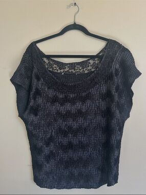Black Floral Lace Stretch Blouse - Fits like XXL